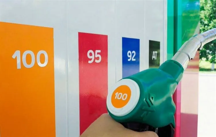 100a benzina per pulire il motore: ha senso?