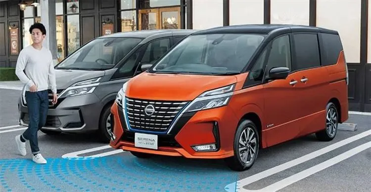 Minivan atualizada Nissan Serena 2020