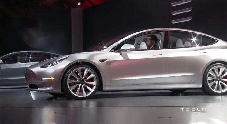 Mallit Tesla 3 – edullinen sähköauto