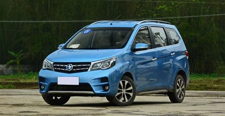 Venucia M50V – MPV compacto premium chinês