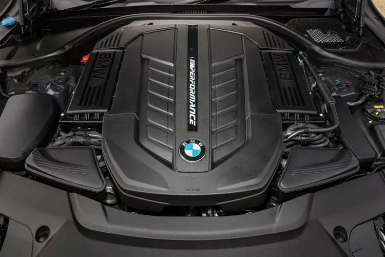 BMW żegna się z silnikiem V12: ostatnie „siódemki” zostaną z nim wypuszczone latem