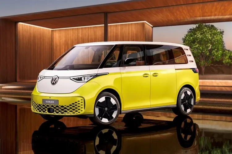 ”Sonnivasikat” nykyisellä: VW ID. Buzz debytoi matkustaja- ja kaupallisissa versioissa