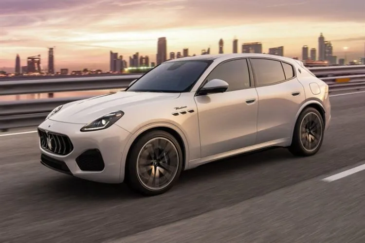 Lang erwartetes Debüt: Maserati Grecale Crossover
