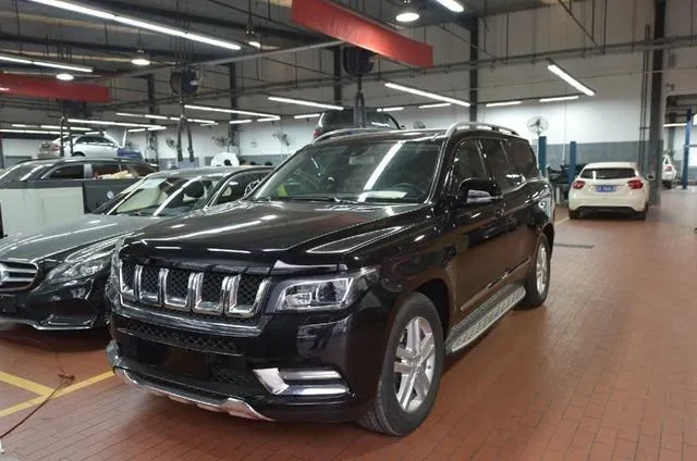 Beijing BJ90 Auto – official Mercedes GL clone