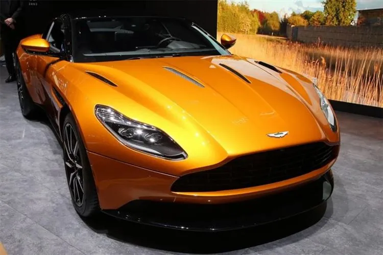 Coupe Aston Martin DB11 – a new round of evolution