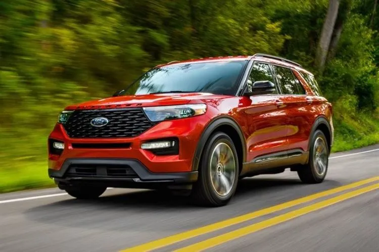 Ford laiendab Explorer ST mudelivalikut tagaveolise versiooniga ja tutvustab ST-Line’i varianti