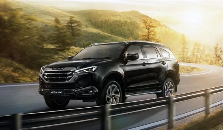 Die Japaner stellten einen neuen Rahmen-SUV vor, der mit einem Lkw-Motor ausgestattet ist. Mal sehen was das für ein Auto ist.