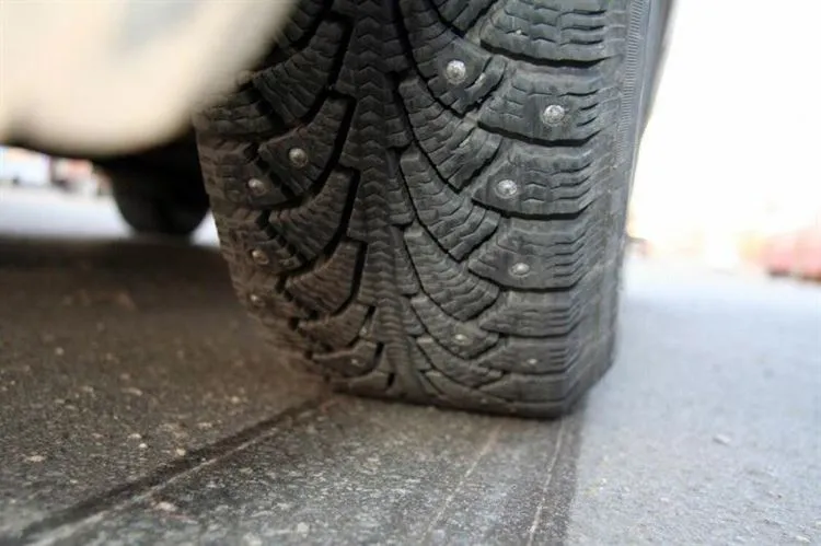 Fahren Sie im Sommer nicht mit Winterreifen
