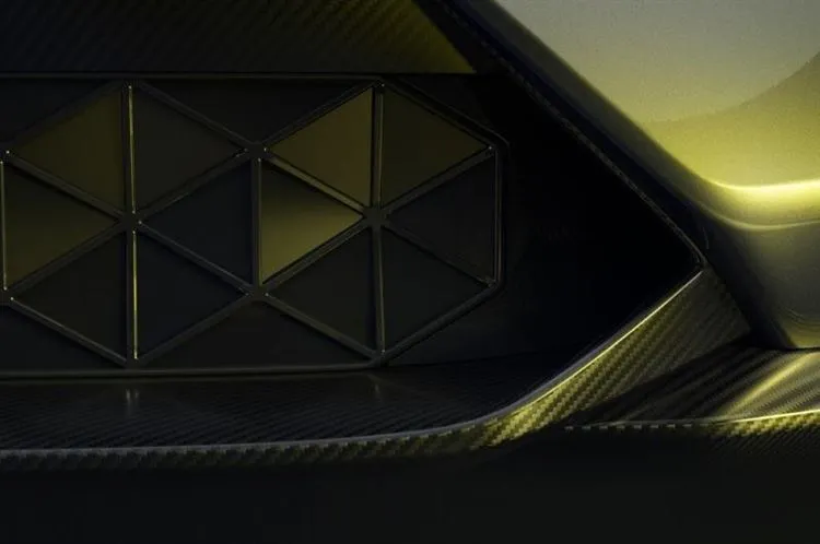 Lotus förbereder sin första crossover: företaget har publicerat ett par teasers
