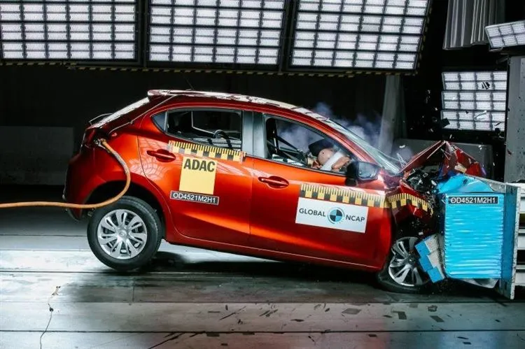 Mazda2 och Nissan Almera och i Global NCAP:s krocktest: sätena går av stapeln!