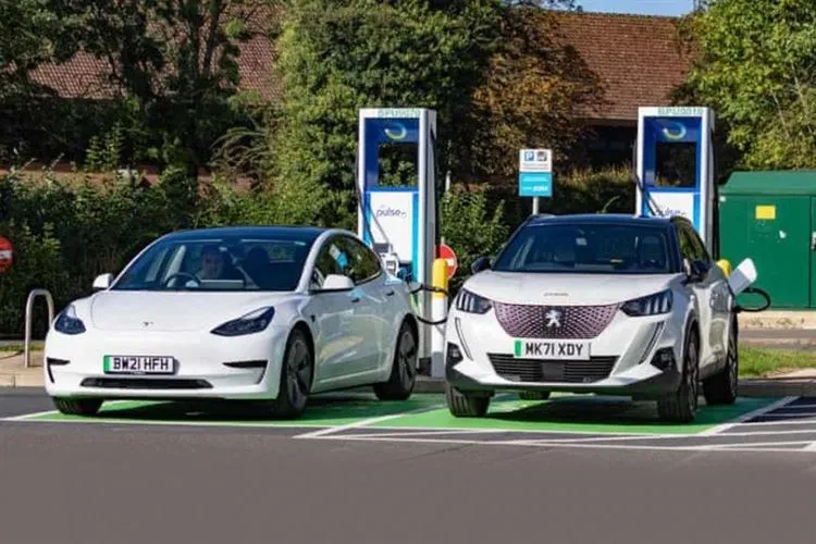 Statistiques mondiales 2021 : véhicules électriques et hybrides rechargeables