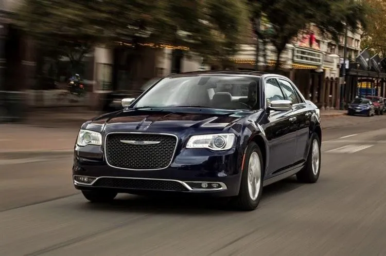Sem tempo para morrer: o “antigo” Chrysler 300 permanecerá no transportador