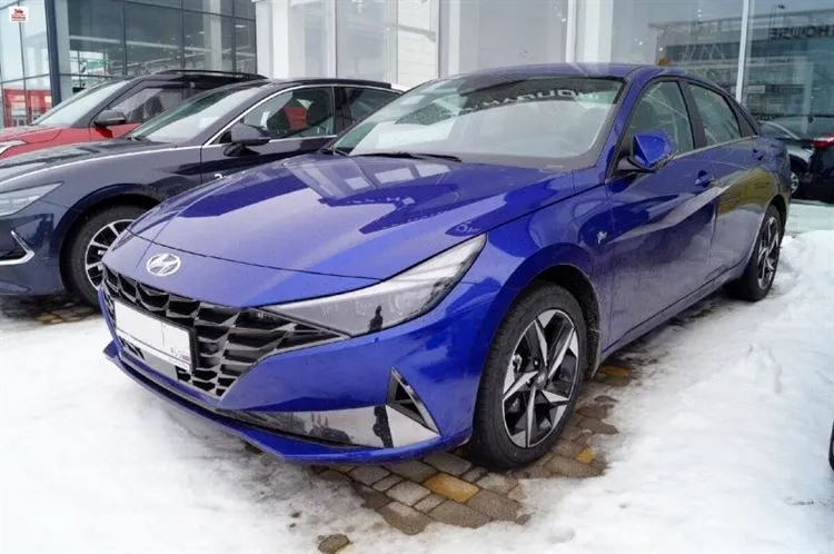 Uus Hyundai Elantra on juba müügil. Vaatasin autot otsepildis, tegin palju pilte