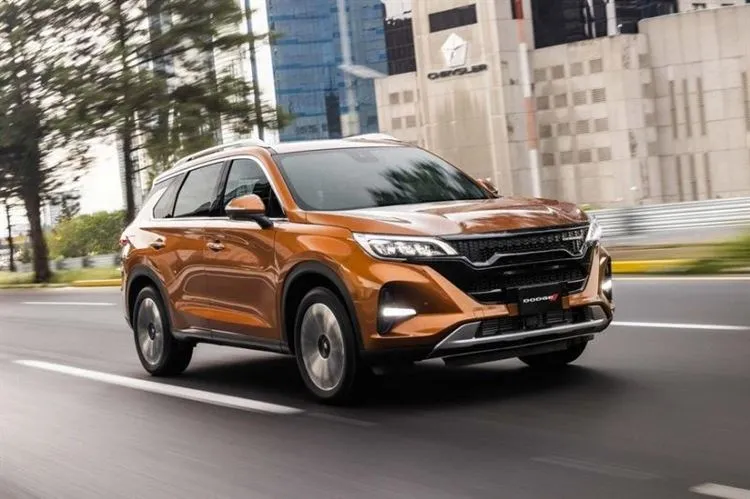 Den nya crossovern Dodge Journey upprepade nästan ordagrant den ”kinesiska” GAC GS5