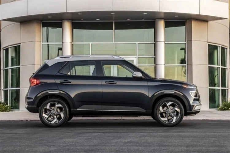 Päivitetty SUV Hyundai ”aloitustaso” vakoojien kiinni