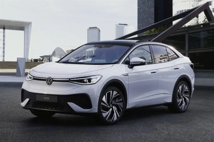 Nästan inga överraskningar: Volkswagen avklassade ID.5 coupe crossover och dess ”heta” version