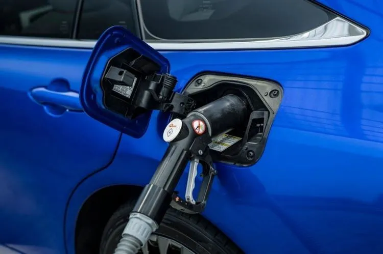 Toyota Mirai päästi höyryä
