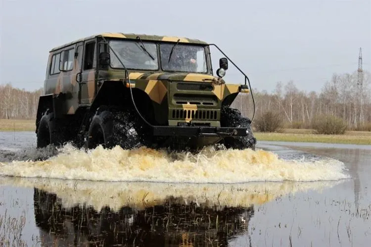 Ein UAZ, zwei UAZs, plus Shishiga und mehr ... Es stellte sich heraus, dass es ein Geländewagen war!