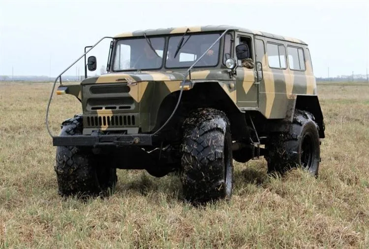 Ein UAZ, zwei UAZs, plus Shishiga und mehr ... Es stellte sich heraus, dass es ein Geländewagen war!