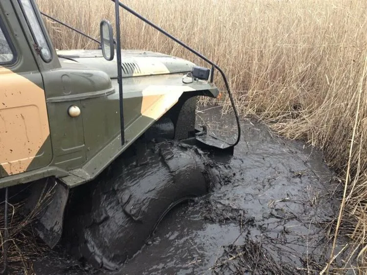Ein UAZ, zwei UAZs, plus Shishiga und mehr ... Es stellte sich heraus, dass es ein Geländewagen war!