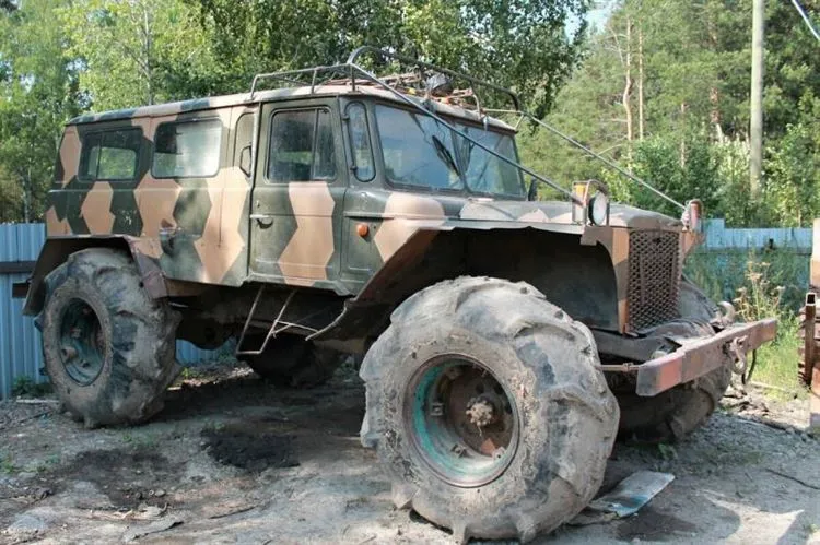 Ein UAZ, zwei UAZs, plus Shishiga und mehr ... Es stellte sich heraus, dass es ein Geländewagen war!
