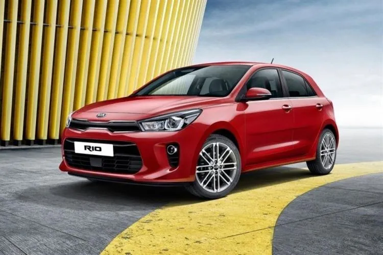 Was ist besser - Ford Focus oder Kia Rio: Vergleich, Spezifikationen, Ausstattung, deklarierte Leistung, Vor- und Nachteile von Autos