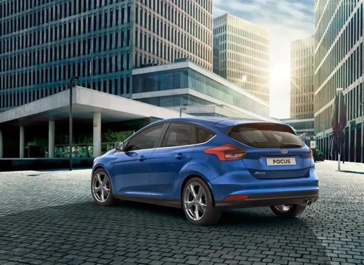 Was ist besser - Ford Focus oder Kia Rio: Vergleich, Spezifikationen, Ausstattung, deklarierte Leistung, Vor- und Nachteile von Autos