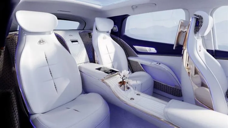 Mercedes-Maybach EQS: ungewöhnliche Proportionen, lackierter „Grill“ und abgeflachtes Lenkrad