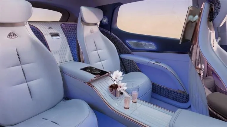 Mercedes-Maybach EQS: ungewöhnliche Proportionen, lackierter „Grill“ und abgeflachtes Lenkrad