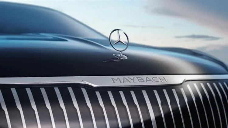 Mercedes-Maybach EQS: ungewöhnliche Proportionen, lackierter „Grill“ und abgeflachtes Lenkrad