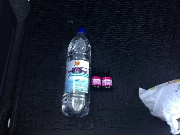 Cómo restaurar el color de las alfombrillas de coche de goma
