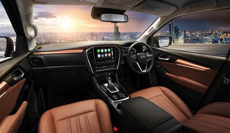 Die Japaner stellten einen neuen Rahmen-SUV vor, der mit einem Lkw-Motor ausgestattet ist. Mal sehen was das für ein Auto ist.