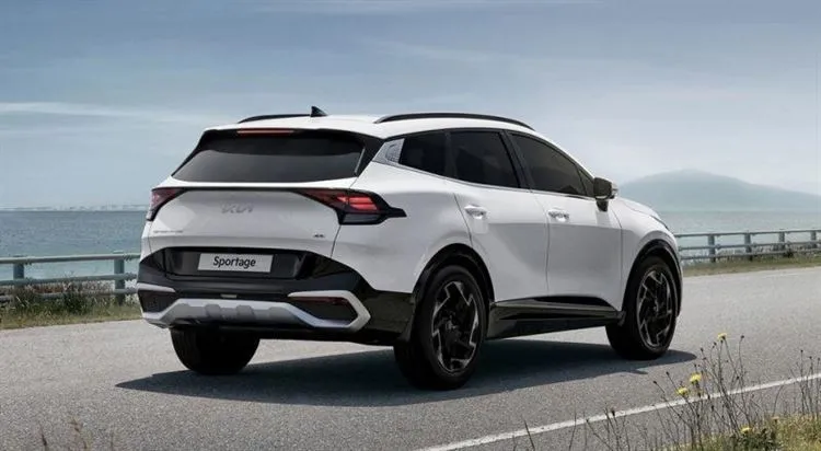 Kia zeigte erneut einen kurzen Sportage: Im Inneren des Crossovers wiederholte sich die Version für Korea