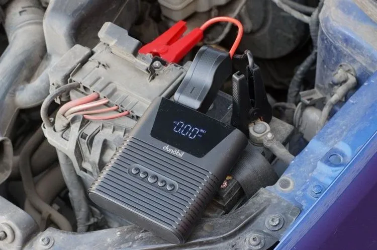 Arrancador, compresor y power bank en una botella