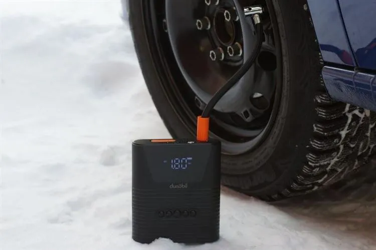 Arrancador, compresor y power bank en una botella