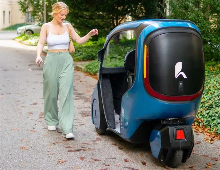Hopper pedal hybrid will allow you to legally bypass the traffic jam on the sidewalk
