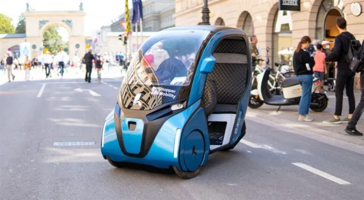 Hopper pedal hybrid will allow you to legally bypass the traffic jam on the sidewalk