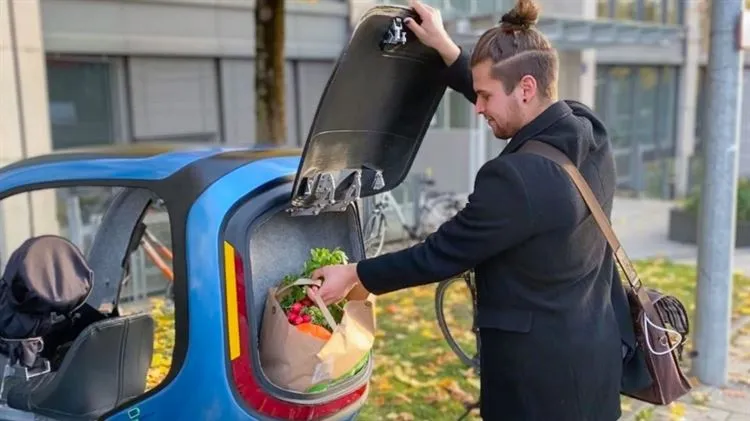 Hopper pedal hybrid will allow you to legally bypass the traffic jam on the sidewalk