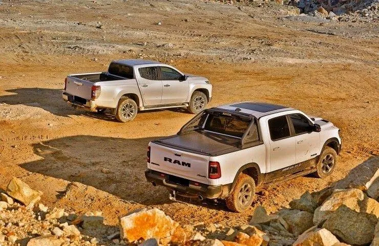 Dodge RAM 1500 та Mitsubishi L200 - війна двох світів
