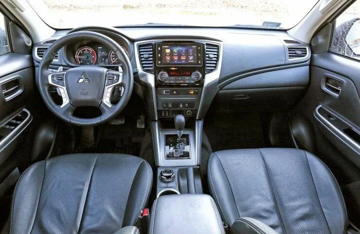 Dodge RAM 1500 та Mitsubishi L200 - війна двох світів