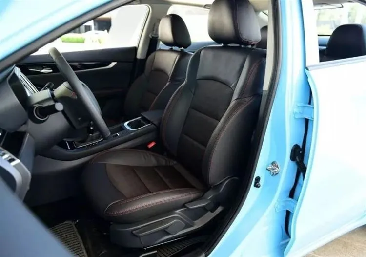 Famille Haima F5 2018 - Haima F5 berline chinoise économique