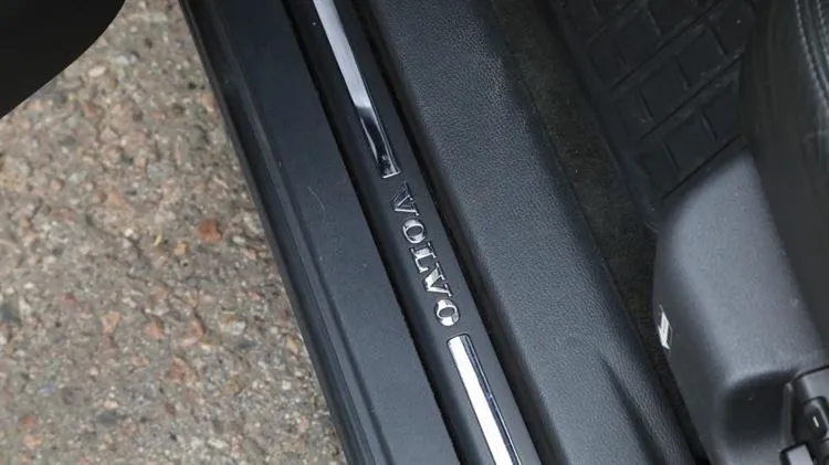 Volvo S80 I usata: ruggine della tazza pericolosa ed impianto elettrico esotico