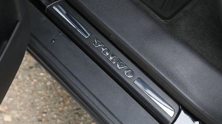 Volvo S80 I usata: ruggine della tazza pericolosa ed impianto elettrico esotico