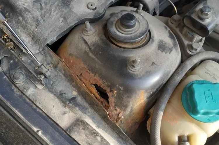Volvo S80 I usata: ruggine della tazza pericolosa ed impianto elettrico esotico