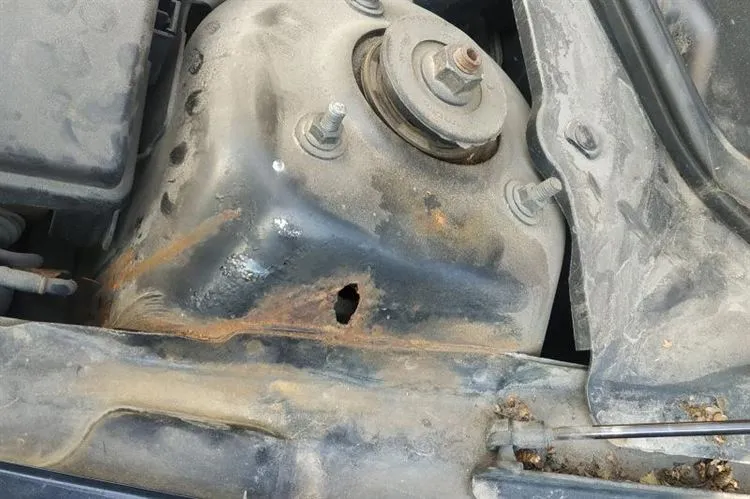 Volvo S80 I usata: ruggine della tazza pericolosa ed impianto elettrico esotico
