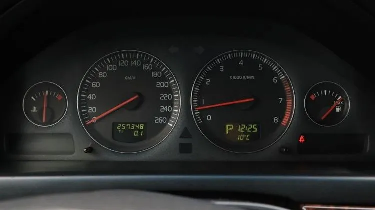 Volvo S80 I usata: ruggine della tazza pericolosa ed impianto elettrico esotico
