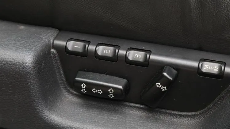 Volvo S80 I usata: ruggine della tazza pericolosa ed impianto elettrico esotico