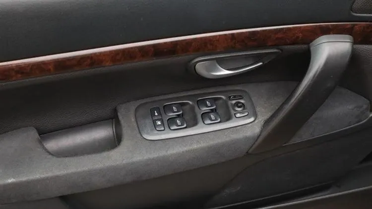 Volvo S80 I usata: ruggine della tazza pericolosa ed impianto elettrico esotico