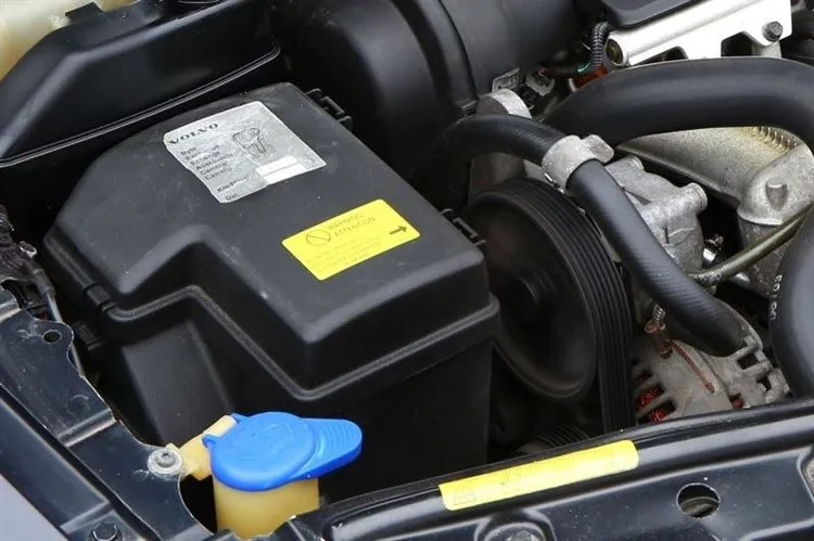 Volvo S80 I usata: ruggine della tazza pericolosa ed impianto elettrico esotico