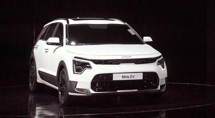 Crossover Kia Niro muutis uue põlvkonna mainet, kuid säilitas kolm paigaldust
